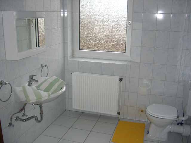 Doppelzimmer mit Balkon in terrakotta mit DU/WC und TV